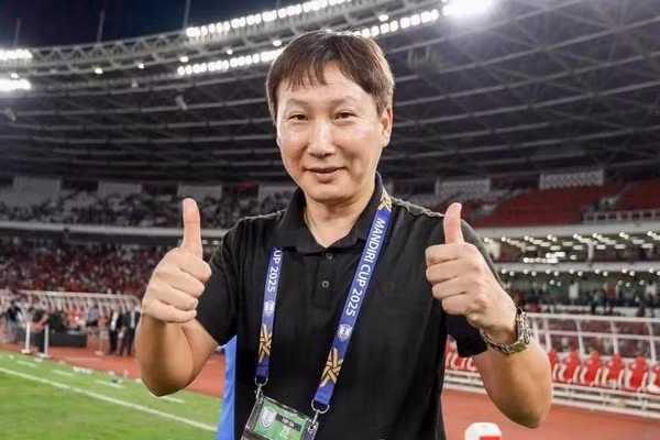 HLV Kim Sang-sik đón tin vui