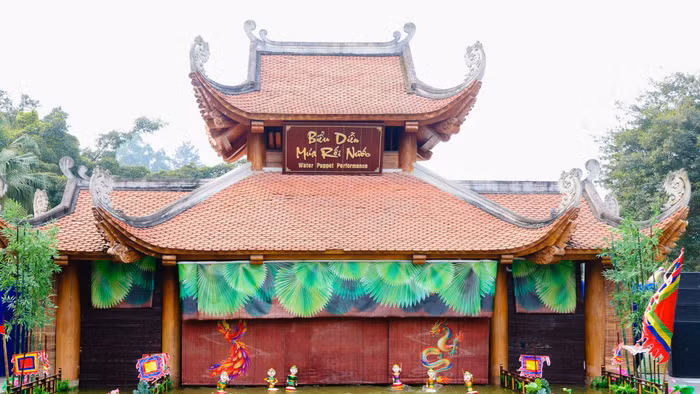 Tích trò “Du xuân trẩy hội Đền Hùng” với nhiều hoạt cảnh độc đáo (Ảnh: Thu Hương). 