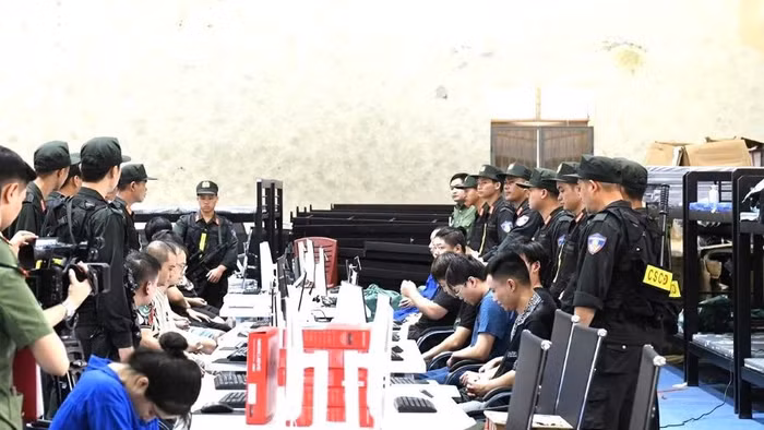 Các đối tượng bị bắt giữ trong đường dây lừa đảo xuyên quốc gia (ảnh Công an tỉnh Phú Thọ cung cấp).