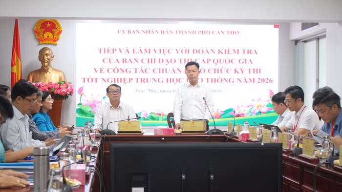 Đoàn công tác của Bộ GD&ĐT do Thứ trưởng Lê Quân làm Trưởng đoàn làm việc với BCĐ Kỳ thi tốt nghiệp THPT năm 2026 TP Cần Thơ.