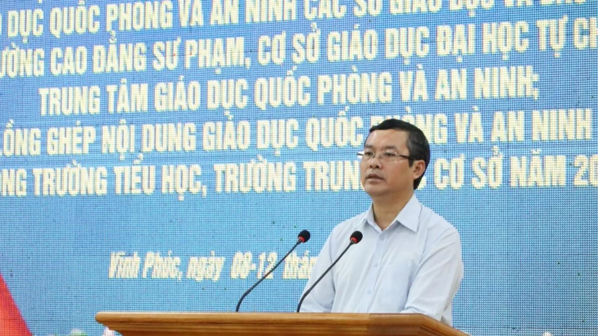 Tập huấn giảng dạy Giáo dục Quốc phòng và An ninh cho cán bộ quản lý, giáo viên