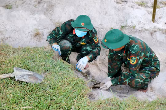Đội Quy tập 192 thuộc Bộ Chỉ huy Quân sự TP Huế đang khẩn trương tìm kiếm hài cốt liệt sĩ trong "Chiến dịch 500 ngày đêm".