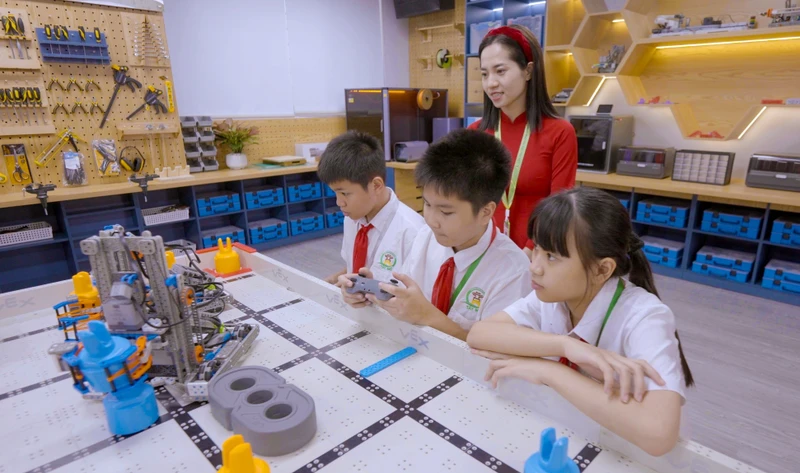 Trang bị năng lực số cho giáo viên: Yêu cầu của thời đại