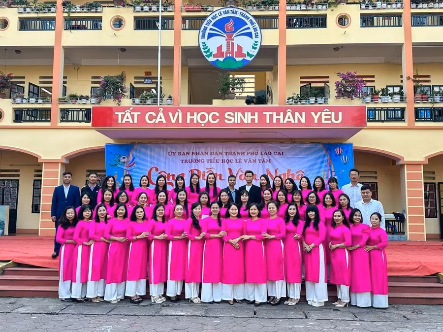 Đội ngũ nhà giáo Trường Tiểu học Lê Văn Tám - TP. Lào Cai (Lào Cai)