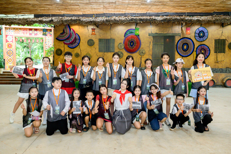 Sân chơi bổ ích giúp học sinh thể hiện tri thức, tinh thần đồng đội. 8-doi-thi-4.jpg