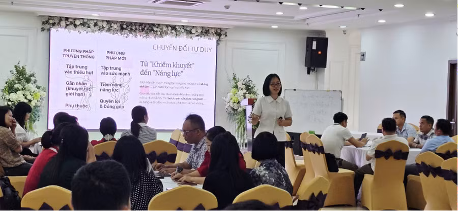 Lớp tập huấn có 43 học viên thuộc các phường, xã có đông học sinh khuyết tật học hòa nhập.