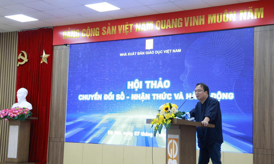 Ông Nguyễn Tiến Thanh - Chủ tịch Hội đồng thành viên, Tổng Giám đốc Công ty TNHH một thành viên NXB Giáo dục Việt Nam phát biểu tại hội thảo. 