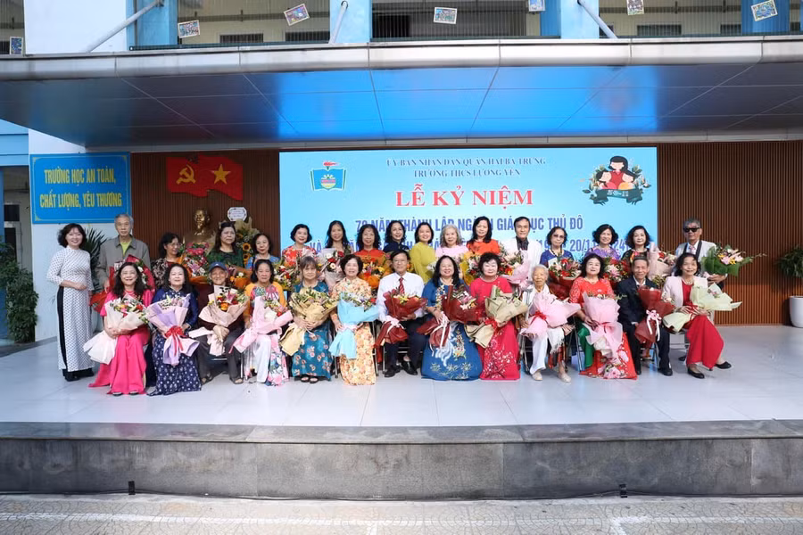 Các thế hệ nhà giáo lão thành Trường THCS Lương Yên.