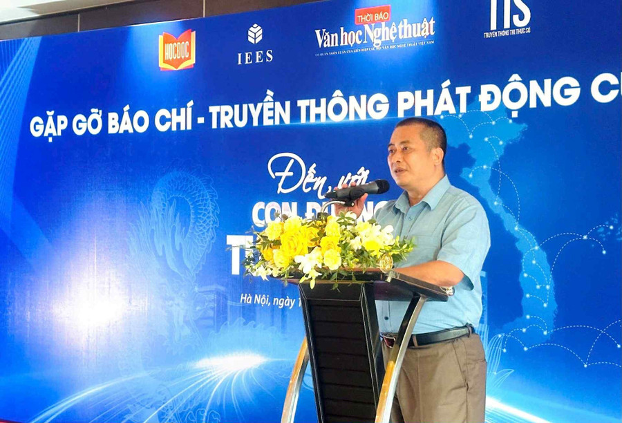Nhà văn, nhà nghiên cứu Nguyễn Xuân Tuấn - tác giả dự án sách "Con đường tương lai". con-duong-tuong-lai-3.jpg