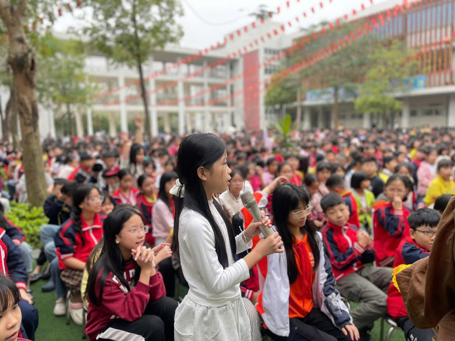 Học sinh hào hứng tham gia. gieo-mam-long-biet-on-3.jpg