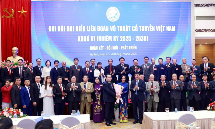 Các thành viên Ban chấp hành Liên đoàn Võ cổ truyền Việt Nam, nhiệm kỳ 2025 -2030 ra mắt. vo-ct-2.jpg