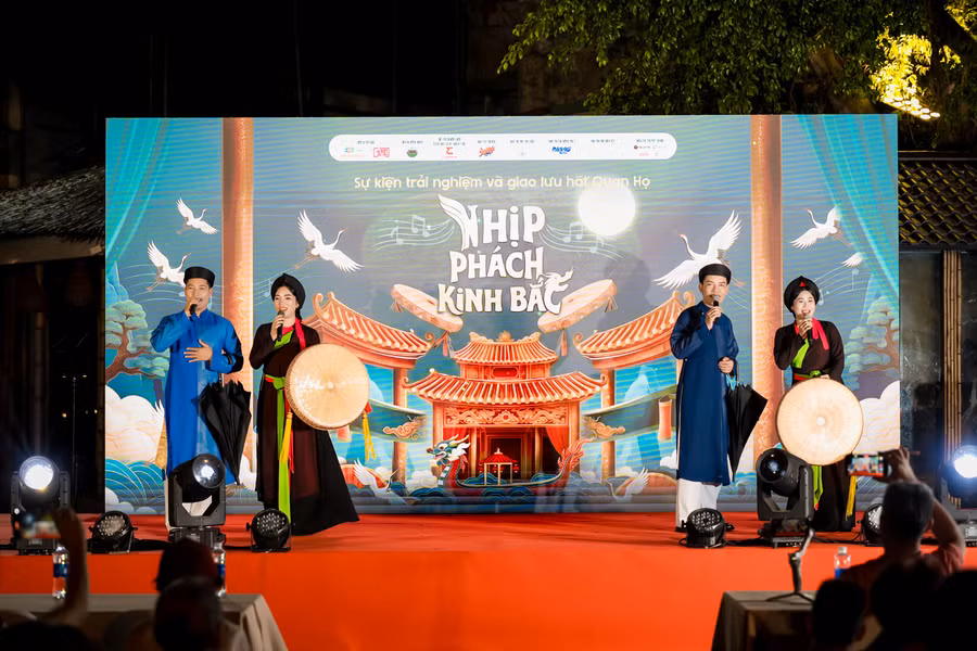 Nghệ sĩ Nhà hát Dân ca Quan họ Bắc Ninh.