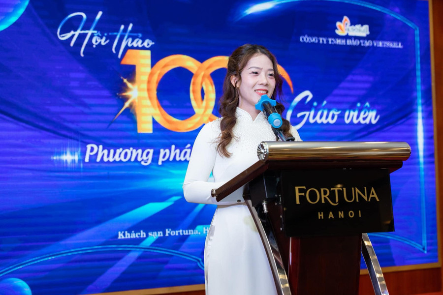 Cô Lộc Thị Liên tại Hội thảo "Phương pháp sư phạm giọng nói”.