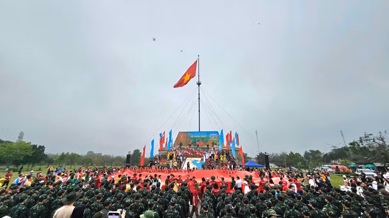 Cách đây hơn 70 năm, ngày 20/7/1954, Hiệp định Genève được ký kết, đất nước bị chia cắt thành hai miền Nam-Bắc, lấy vĩ tuyến 17, dòng sông Bến Hải làm ranh giới ngăn cách. 1000010825.jpg