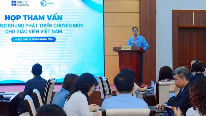 Toàn cảnh buổi họp tham vấn “Xây dựng Khung phát triển chuyên môn cho giáo viên Việt Nam”.