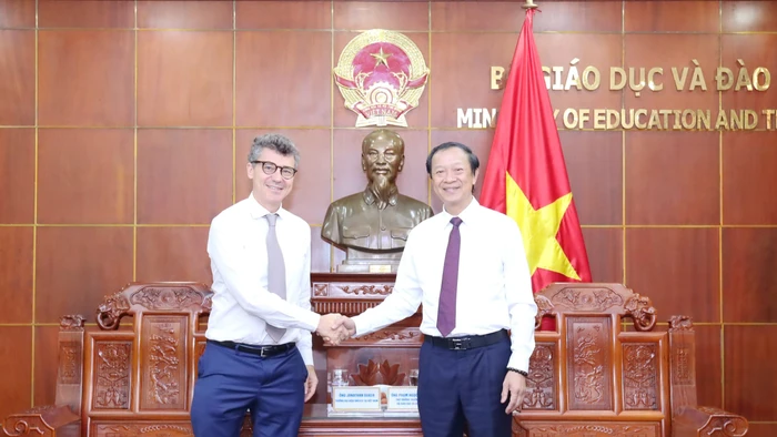 Buổi làm việc giữa Thứ trưởng Phạm Ngọc Thưởng với ông JonaThan Baker – Trưởng Đại diện UNESCO tại Việt Nam diễn ra thân tình, cởi mở.