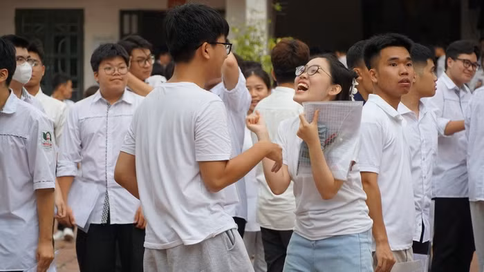 Thí sinh sau khi hoàn thành bài thi môn Toán - Kỳ thi tốt nghiệp THPT năm 2026.