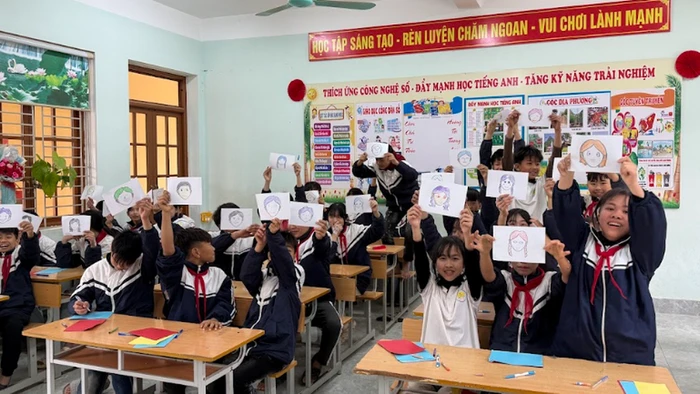 Học sinh tham gia hoạt động.