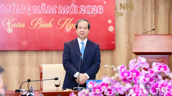 Bộ trưởng Nguyễn Kim Sơn chúc mừng năm mới 2026 cán bộ, viên chức, người lao động và người học Trường ĐH Sư phạm Hà Nội.
