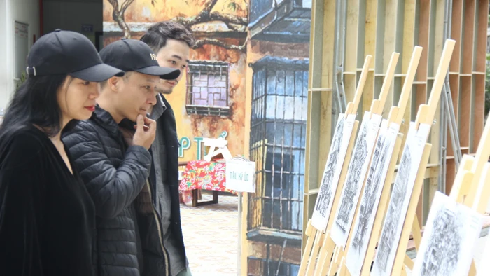 Nhiều người được trở lại ký ức đô thị xưa khi đến tham dự buổi lễ ra mắt.