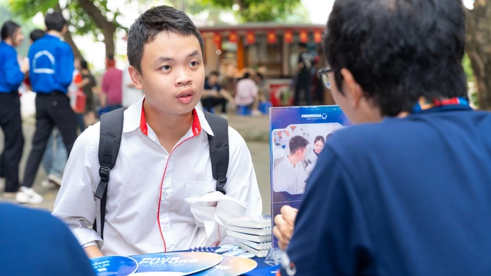 Thí sinh tham dự ngày hội tư vấn tuyển sinh, hướng nghiệp năm 2025 tại Đại học Bách khoa Hà Nội.