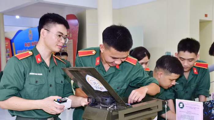 Sinh viên Học viện Kỹ thuật quân sự.