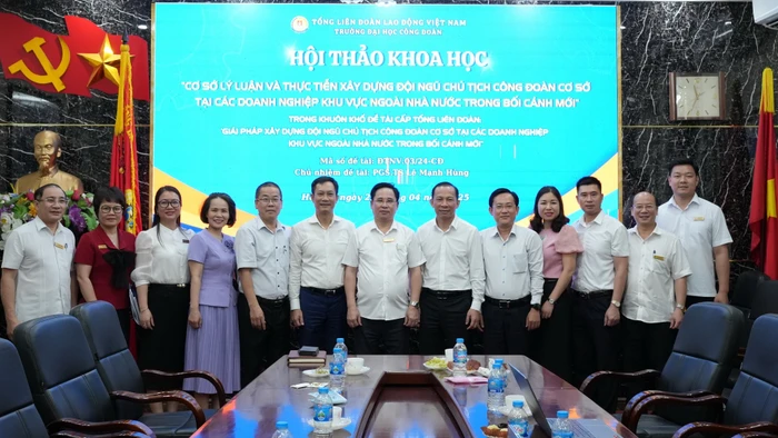 Các chuyên gia, nhà khoa học tham dự hội thảo.
