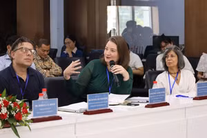 Các diễn giả đối thoại tại hội thảo. Ảnh: HCMULAW. 