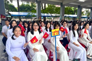 Học sinh khối lớp 12, Trường THPT Trần Phú (TPHCM) mong chờ một năm học đầy đổi mới, đột phá và phát triển. Ảnh: Thùy Linh.