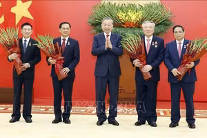 Tổng Bí thư Tô Lâm chủ trì Lễ trao tặng Huân chương Quân công và Huy hiệu Đảng