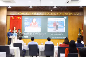 Sinh viên thuyết trình dự án khởi nghiệp. Ảnh: HCMULAW. 