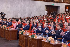 Thủ tướng Phạm Minh Chính và các đại biểu tham dự Lễ kỷ niệm 80 năm Ngày thành lập Đài Tiếng nói Việt Nam. (Ảnh: Dương Giang/TTXVN)