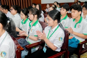 Nhiều sinh viên quan tâm đến lĩnh vực công nghệ đất hiếm, đại dương, lòng đất. Ảnh: QA. 