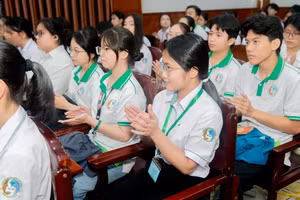 Nhiều sinh viên quan tâm đến lĩnh vực công nghệ đất hiếm, đại dương, lòng đất. Ảnh: QA. 