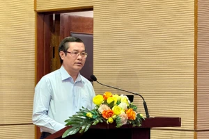 Thứ trưởng Bộ GD&ĐT Nguyễn Văn Phúc phát biểu tại hội thảo. Ảnh: Thùy Linh.