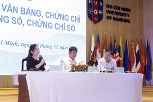 Hội thảo về công tác quản lý văn bằng, chứng chỉ; triển khai văn bằng số, chứng chỉ số. Ảnh: HUB. 