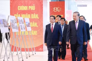 Thủ tướng Phạm Minh Chính đón Tổng Bí thư Tô Lâm đến dự Lễ kỷ niệm 80 năm thành lập Chính phủ. Ảnh: Dương Giang/TTXVN