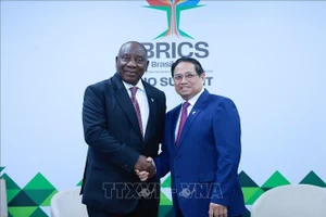 Thủ tướng Phạm Minh Chính và Tổng thống Nam Phi Cyril Ramaphosa. (Ảnh: Dương Giang/TTXVN)