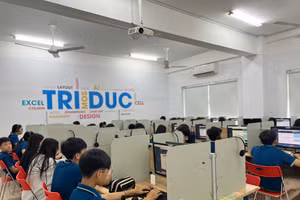 Học sinh Trường THCS & THPT Trí Đức kiểm tra thử trên Smart Testing.