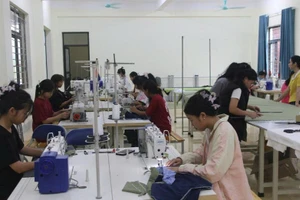 Lớp học nghề May tại Trường Cao đẳng Lai Châu. Ảnh CĐLC.