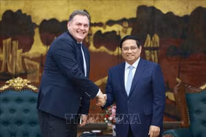 Thủ tướng Phạm Minh Chính tiếp Bộ trưởng Giao thông Pháp Philippe Tabarot. (Ảnh: Dương Giang/TTXVN)