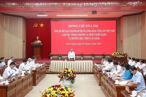 Tổng Bí thư Tô Lâm phát biểu chỉ đạo tại cuộc làm việc với Ban Thường vụ Tỉnh ủy Kiên Giang và Thường trực Tỉnh ủy An Giang. (Ảnh: Thống Nhất/TTXVN)