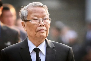 Treo cờ rủ Lễ Quốc tang nguyên Chủ tịch nước Trần Đức Lương