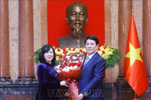 Chủ tịch nước Lương Cường chúc mừng ngành Y tế nhân kỷ niệm 70 năm Ngày Thầy thuốc Việt Nam. (Ảnh: Lâm Khánh/TTXVN)