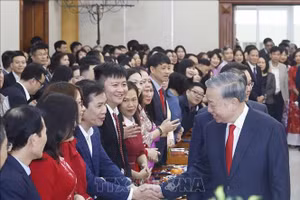 Tổng Bí thư Tô Lâm với cán bộ, công chức, viên chức, người lao động Văn phòng Trung ương Đảng. Ảnh: Thống Nhất/TTXVN