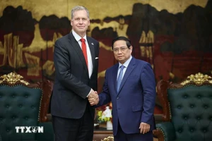 Thủ tướng Phạm Minh Chính tiếp ông Steven Kobos, Chủ tịch kiêm Giám đốc điều hành Tập đoàn Excelerate Energy (Hoa Kỳ). (Ảnh: Dương Giang/TTXVN)