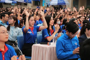 Hoa hậu Quốc gia Việt Nam 2024 - Nguyễn Ngọc Kiều Duy đồng hành cùng các tình nguyện viên. Ảnh: Tiến Long.