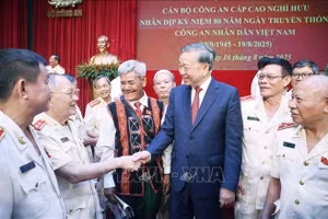 Tổng Bí thư Tô Lâm gặp mặt cán bộ Công an cấp cao nghỉ hưu. (Ảnh: Thống Nhất/TTXVN)