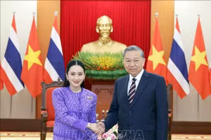 Tổng Bí thư Tô Lâm và Thủ tướng Thái Lan Paetongtarn Shinawatra. (Ảnh: Thống Nhất/TTXVN)
