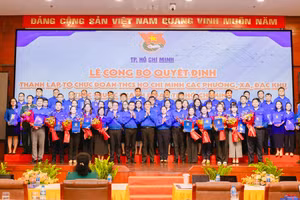 Ra mắt lãnh đạo Thành Đoàn TPHCM mới. Ảnh: Anh Thư. 